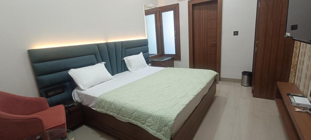 Hotel Sadhana Palace Mathura Exterior foto