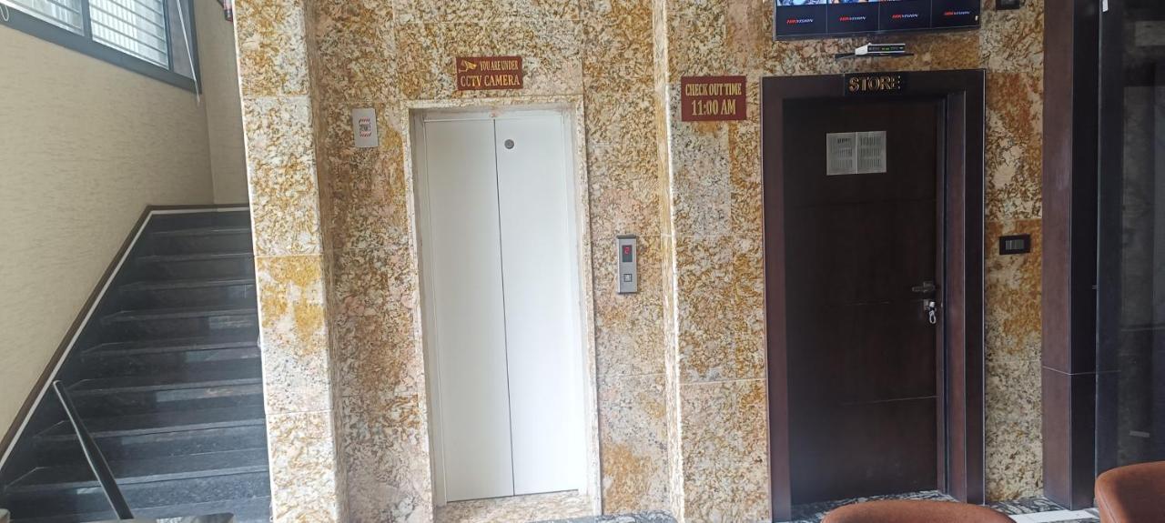 Hotel Sadhana Palace Mathura Exterior foto