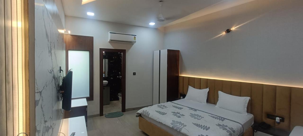 Hotel Sadhana Palace Mathura Exterior foto